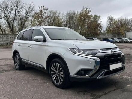Белый Мицубиси Аутлендер, объемом двигателя 2.4 л и пробегом 96 тыс. км за 10800 $, фото 1 на Automoto.ua