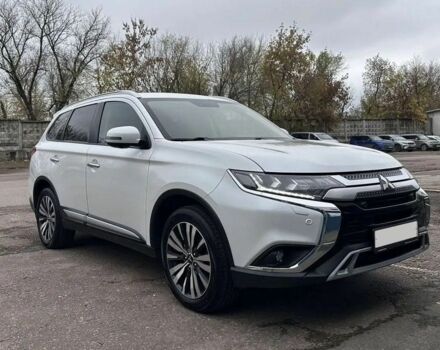 Белый Мицубиси Аутлендер, объемом двигателя 2.4 л и пробегом 96 тыс. км за 10800 $, фото 1 на Automoto.ua
