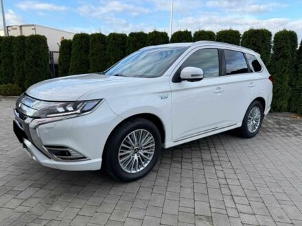 Білий Міцубісі Аутлендер, об'ємом двигуна 2 л та пробігом 31 тис. км за 13000 $, фото 1 на Automoto.ua