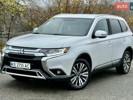 Белый Мицубиси Аутлендер, объемом двигателя 2.4 л и пробегом 190 тыс. км за 14500 $, фото 1 на Automoto.ua