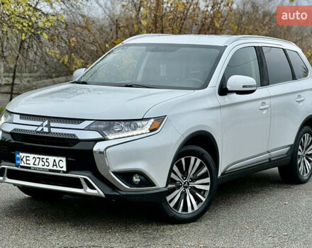 Білий Міцубісі Аутлендер, об'ємом двигуна 2.4 л та пробігом 190 тис. км за 14500 $, фото 1 на Automoto.ua