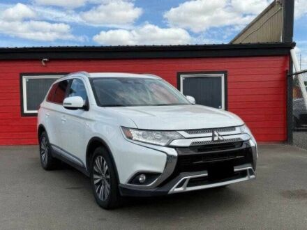 Белый Мицубиси Аутлендер, объемом двигателя 2.4 л и пробегом 65 тыс. км за 9500 $, фото 1 на Automoto.ua