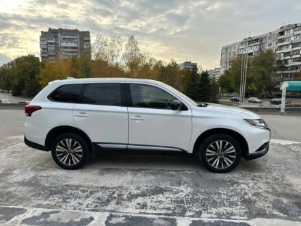 Белый Мицубиси Аутлендер, объемом двигателя 2.4 л и пробегом 70 тыс. км за 17500 $, фото 1 на Automoto.ua