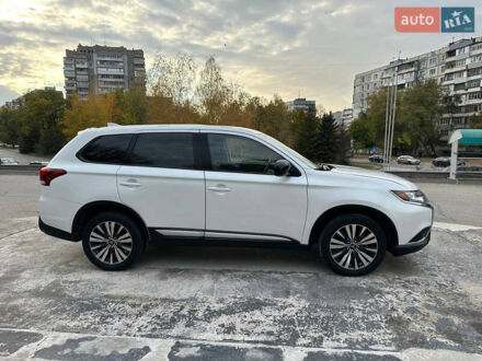 Мицубиси Аутлендер 2020 в Запорожье на Automoto.ua Белый Мицубиси Аутлендер, объемом двигателя 2.4 л и пробегом 69 тыс. км за 17500 $, фото 1 на Automoto.ua