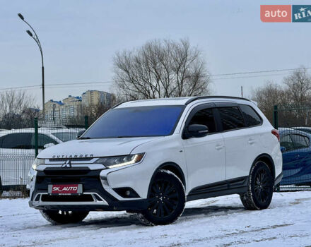 Белый Мицубиси Аутлендер, объемом двигателя 3 л и пробегом 58 тыс. км за 20999 $, фото 1 на Automoto.ua