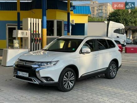 Мицубиси Аутлендер 2020 в Желтых Водах на Automoto.ua Белый Мицубиси Аутлендер, объемом двигателя 2.36 л и пробегом 57 тыс. км за 23800 $, фото 1 на Automoto.ua