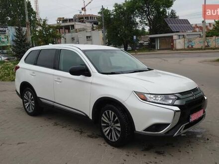 Мицубиси Аутлендер 2020 в Львове на Automoto.ua Белый Мицубиси Аутлендер, объемом двигателя 2.36 л и пробегом 40 тыс. км за 18900 $, фото 1 на Automoto.ua