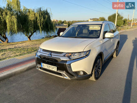Мицубиси Аутлендер 2020 в Белой Церкве на Automoto.ua Белый Мицубиси Аутлендер, объемом двигателя 2.36 л и пробегом 59 тыс. км за 18400 $, фото 1 на Automoto.ua