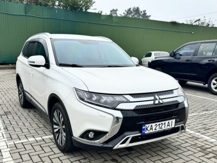 Мицубиси Аутлендер 2020 в Киеве на Automoto.ua Белый Мицубиси Аутлендер, объемом двигателя 2.4 л и пробегом 72 тыс. км за 26500 $, фото 1 на Automoto.ua
