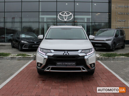 Білий Міцубісі Аутлендер, об'ємом двигуна 24 л та пробігом 56 тис. км за 24134 $, фото 1 на Automoto.ua