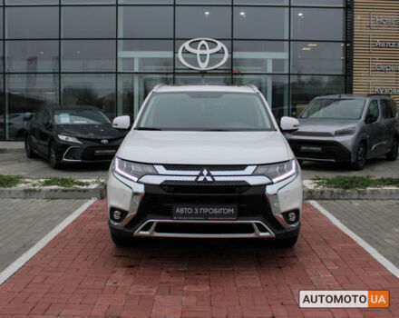 Белый Мицубиси Аутлендер, объемом двигателя 24 л и пробегом 56 тыс. км за 24134 $, фото 1 на Automoto.ua