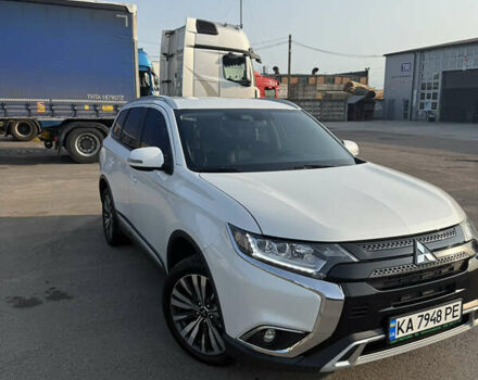 Білий Міцубісі Аутлендер, об'ємом двигуна 2.36 л та пробігом 84 тис. км за 19999 $, фото 1 на Automoto.ua