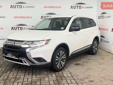 Белый Мицубиси Аутлендер, объемом двигателя 2.36 л и пробегом 39 тыс. км за 18350 $, фото 1 на Automoto.ua