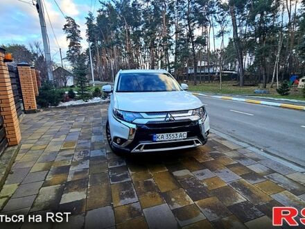 Мицубиси Аутлендер 2021 в Киеве на Automoto.ua Белый Мицубиси Аутлендер, объемом двигателя 2.4 л и пробегом 96 тыс. км за 24500 $, фото 1 на Automoto.ua