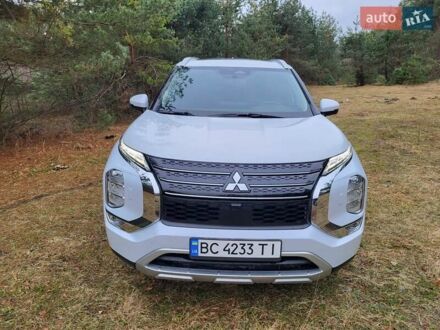 Мицубиси Аутлендер 2021 в Жовкве на Automoto.ua Белый Мицубиси Аутлендер, объемом двигателя 2.49 л и пробегом 38 тыс. км за 24500 $, фото 1 на Automoto.ua