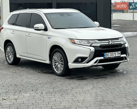 Білий Міцубісі Аутлендер, об'ємом двигуна 2.36 л та пробігом 81 тис. км за 24500 $, фото 1 на Automoto.ua