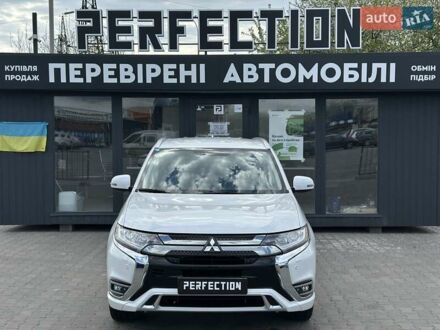 Мицубиси Аутлендер 2021 в Черновцах на Automoto.ua Белый Мицубиси Аутлендер, объемом двигателя 2.36 л и пробегом 113 тыс. км за 24900 $, фото 1 на Automoto.ua