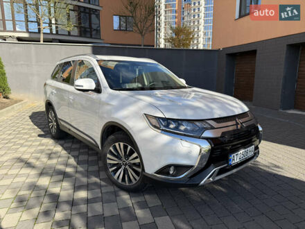 Мицубиси Аутлендер 2021 в Ивано-Франковске на Automoto.ua Белый Мицубиси Аутлендер, объемом двигателя 2.36 л и пробегом 44 тыс. км за 27000 $, фото 1 на Automoto.ua
