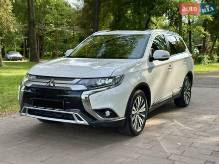 Мицубиси Аутлендер 2021 в Киеве на Automoto.ua Белый Мицубиси Аутлендер, объемом двигателя 2.36 л и пробегом 86 тыс. км за 26000 $, фото 1 на Automoto.ua