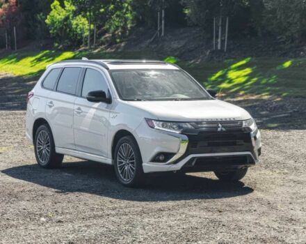 Білий Міцубісі Аутлендер, об'ємом двигуна 2.4 л та пробігом 28 тис. км за 12000 $, фото 1 на Automoto.ua