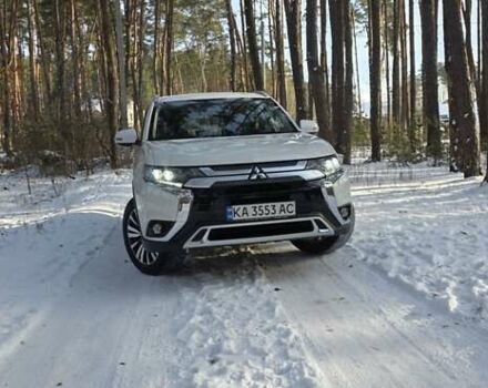 Білий Міцубісі Аутлендер, об'ємом двигуна 2.36 л та пробігом 107 тис. км за 23500 $, фото 1 на Automoto.ua