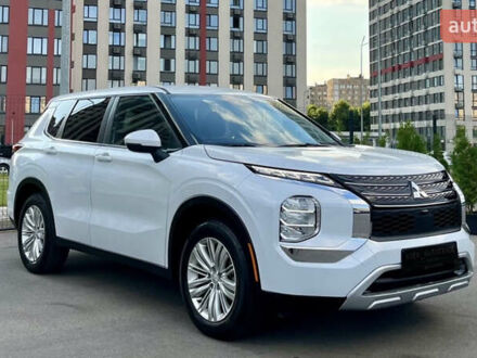 Міцубісі Аутлендер 2021 у Києві на Automoto.ua Білий Міцубісі Аутлендер, об'ємом двигуна 2.49 л та пробігом 92 тис. км за 24300 $, фото 1 на Automoto.ua