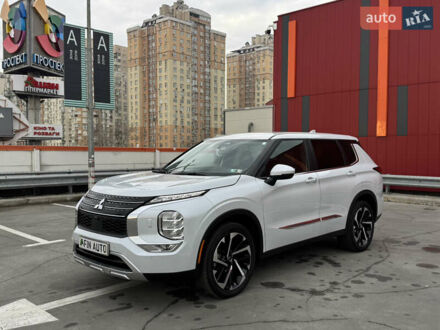 Мицубиси Аутлендер 2022 в Киеве на Automoto.ua Белый Мицубиси Аутлендер, объемом двигателя 2.5 л и пробегом 18 тыс. км за 29200 $, фото 1 на Automoto.ua