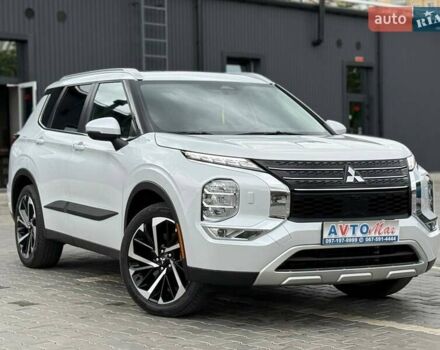 Белый Мицубиси Аутлендер, объемом двигателя 2.49 л и пробегом 70 тыс. км за 24900 $, фото 1 на Automoto.ua