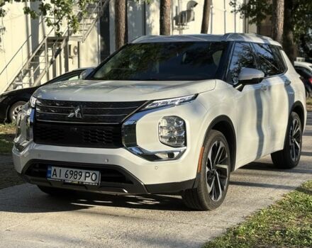 Белый Мицубиси Аутлендер, объемом двигателя 2.5 л и пробегом 69 тыс. км за 28200 $, фото 1 на Automoto.ua