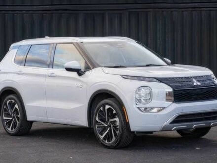 Белый Мицубиси Аутлендер, объемом двигателя 2.4 л и пробегом 30 тыс. км за 14000 $, фото 1 на Automoto.ua