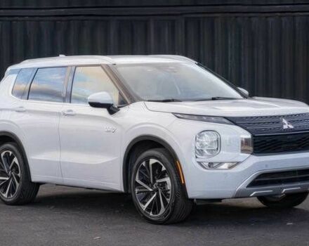 Белый Мицубиси Аутлендер, объемом двигателя 2.4 л и пробегом 30 тыс. км за 14000 $, фото 1 на Automoto.ua