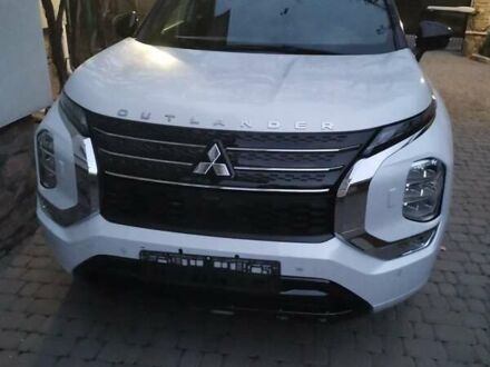 Белый Мицубиси Аутлендер, объемом двигателя 2.4 л и пробегом 61 тыс. км за 37000 $, фото 1 на Automoto.ua