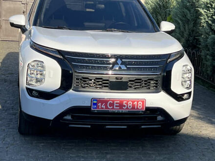 Міцубісі Аутлендер 2023 у Дніпро (Дніпропетровську) на Automoto.ua Білий Міцубісі Аутлендер, об'ємом двигуна 2.4 л та пробігом 76 тис. км за 39999 $, фото 1 на Automoto.ua