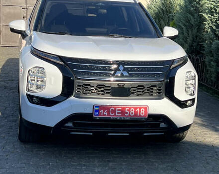 Белый Мицубиси Аутлендер, объемом двигателя 2.4 л и пробегом 76 тыс. км за 39999 $, фото 1 на Automoto.ua