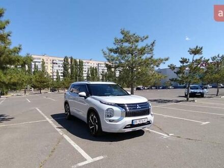 Мицубиси Аутлендер 2024 в Николаеве на Automoto.ua Белый Мицубиси Аутлендер, объемом двигателя 2.49 л и пробегом 7 тыс. км за 39800 $, фото 1 на Automoto.ua