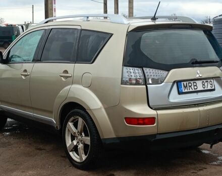 Бежевый Мицубиси Аутлендер, объемом двигателя 2 л и пробегом 320 тыс. км за 2800 $, фото 2 на Automoto.ua