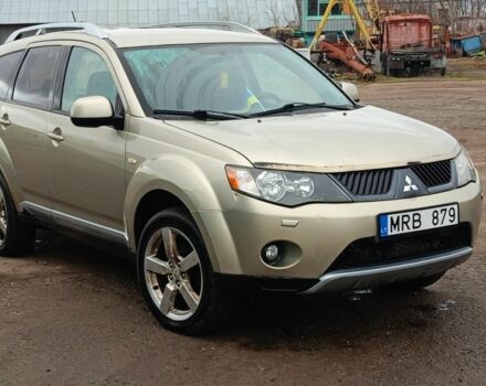 Бежевый Мицубиси Аутлендер, объемом двигателя 2 л и пробегом 320 тыс. км за 2800 $, фото 1 на Automoto.ua