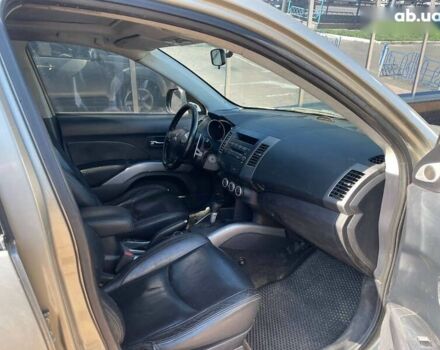 Мицубиси Аутлендер 2007 в Киеве на Automoto.ua Бежевый Мицубиси Аутлендер, объемом двигателя 3 л и пробегом 358 тыс. км за 9900 $, фото 9 на Automoto.ua