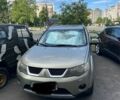 Бежевый Мицубиси Аутлендер, объемом двигателя 2.4 л и пробегом 225 тыс. км за 6500 $, фото 1 на Automoto.ua