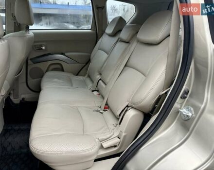 Бежевый Мицубиси Аутлендер, объемом двигателя 3 л и пробегом 210 тыс. км за 9000 $, фото 8 на Automoto.ua