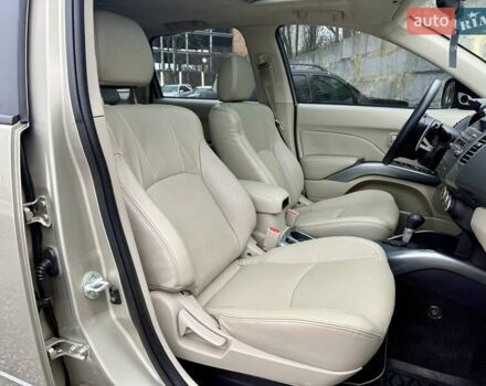 Бежевый Мицубиси Аутлендер, объемом двигателя 3 л и пробегом 210 тыс. км за 9000 $, фото 10 на Automoto.ua