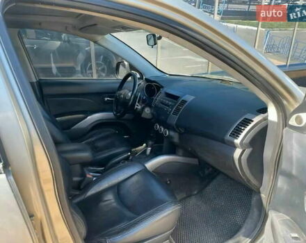 Бежевый Мицубиси Аутлендер, объемом двигателя 3 л и пробегом 358 тыс. км за 7900 $, фото 18 на Automoto.ua