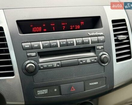 Бежевый Мицубиси Аутлендер, объемом двигателя 3 л и пробегом 210 тыс. км за 9000 $, фото 16 на Automoto.ua