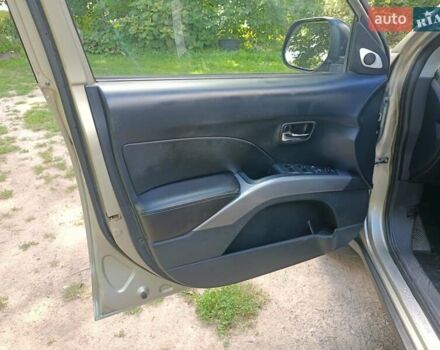 Бежевий Міцубісі Аутлендер, об'ємом двигуна 1.97 л та пробігом 274 тис. км за 7800 $, фото 9 на Automoto.ua