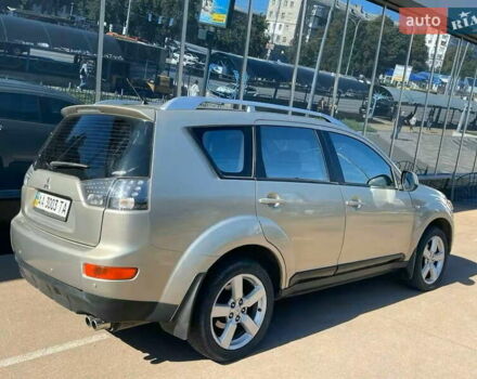 Бежевый Мицубиси Аутлендер, объемом двигателя 3 л и пробегом 358 тыс. км за 7900 $, фото 2 на Automoto.ua