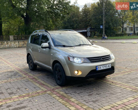 Бежевый Мицубиси Аутлендер, объемом двигателя 3 л и пробегом 330 тыс. км за 7800 $, фото 4 на Automoto.ua