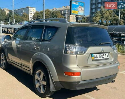 Бежевый Мицубиси Аутлендер, объемом двигателя 3 л и пробегом 358 тыс. км за 7900 $, фото 4 на Automoto.ua