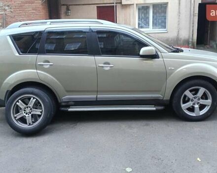Бежевий Міцубісі Аутлендер, об'ємом двигуна 2.36 л та пробігом 282 тис. км за 7800 $, фото 8 на Automoto.ua