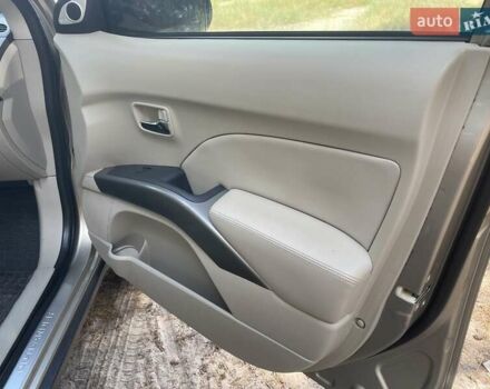 Бежевый Мицубиси Аутлендер, объемом двигателя 3 л и пробегом 176 тыс. км за 11000 $, фото 13 на Automoto.ua