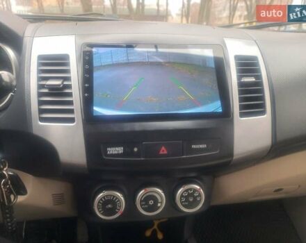 Бежевий Міцубісі Аутлендер, об'ємом двигуна 3 л та пробігом 245 тис. км за 8600 $, фото 14 на Automoto.ua